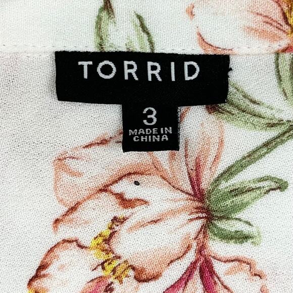 Torrid Ivory Summer Floral Twist-Front Crepe Short Sleeve Shirt - Picture 8 of 10